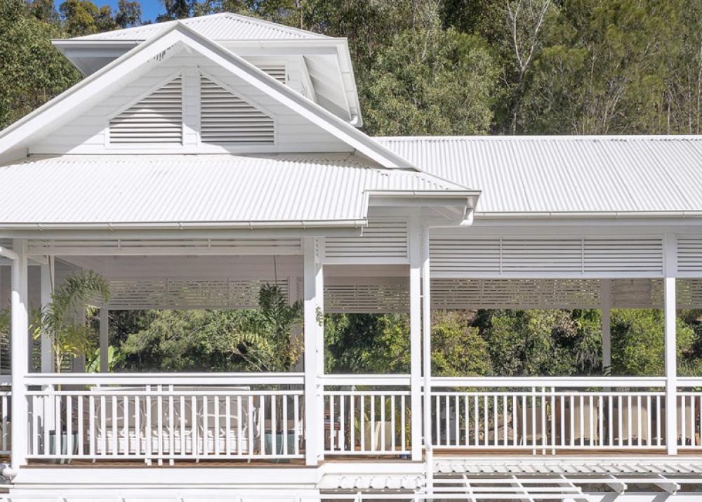 Queenslander House on Mogill Road QLD with custom orb roofing in surfmist