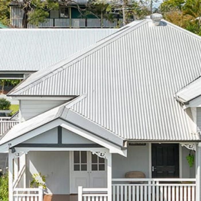 Queenslander style house with custom orb roofing in zincalume finish