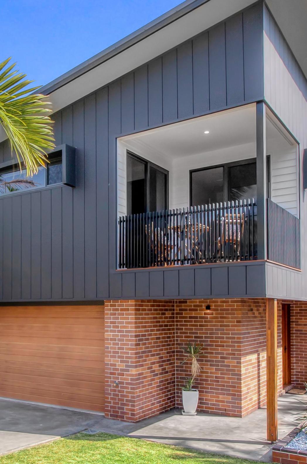 House with DOMINION steel walling manufactured from COLORBOND steel in colour Shale Grey